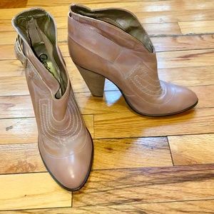 Carlos Santana Bandit Booties Size 9